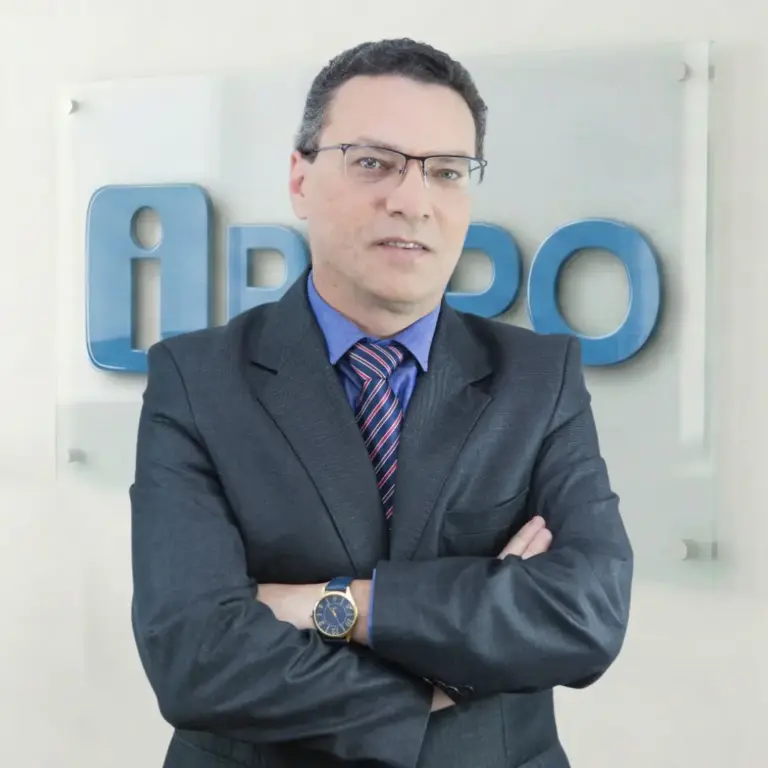 Dr. Marcos Machado
